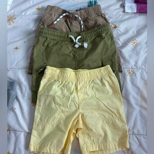 Combo sale three pairs of shorts yellow shorts are a size 3T